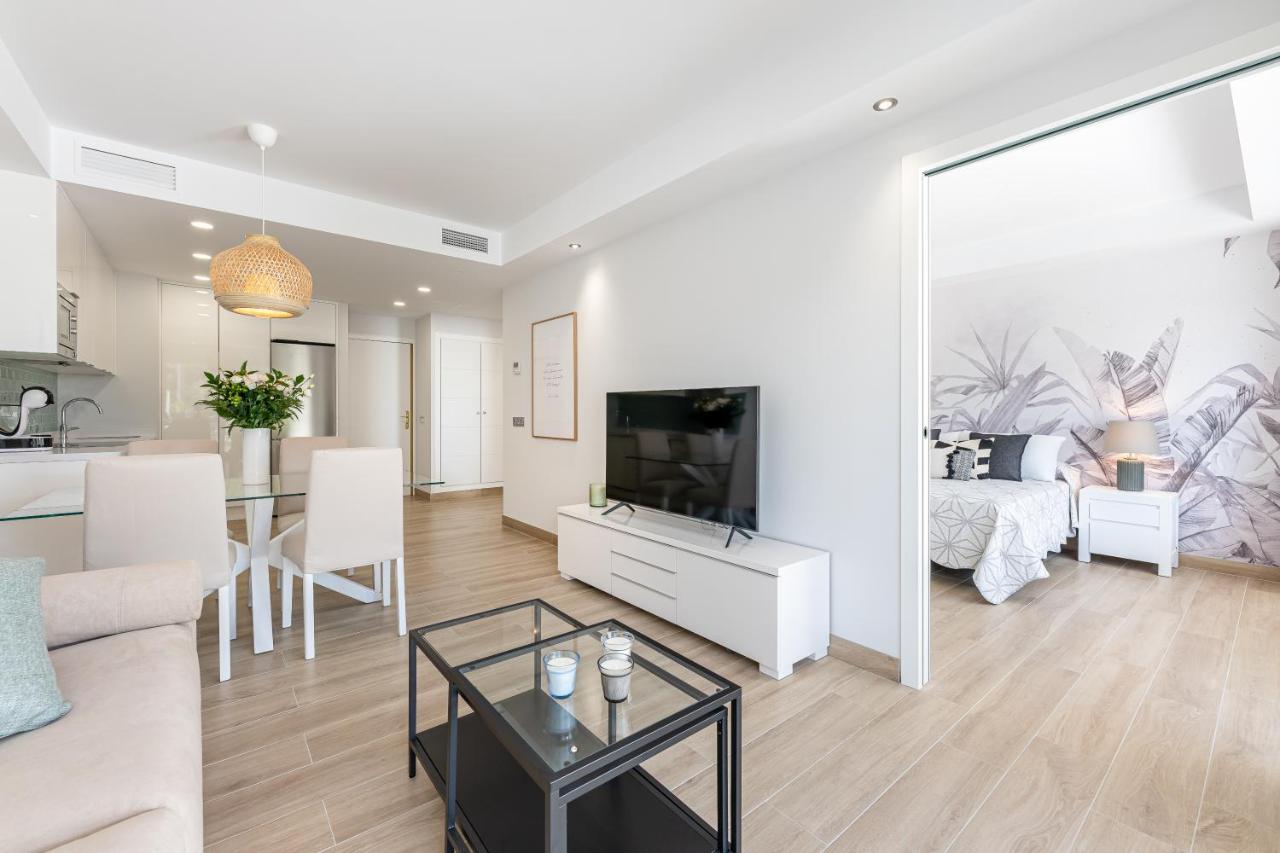 Brandnew Apartment By The Beach Марбелья Экстерьер фото